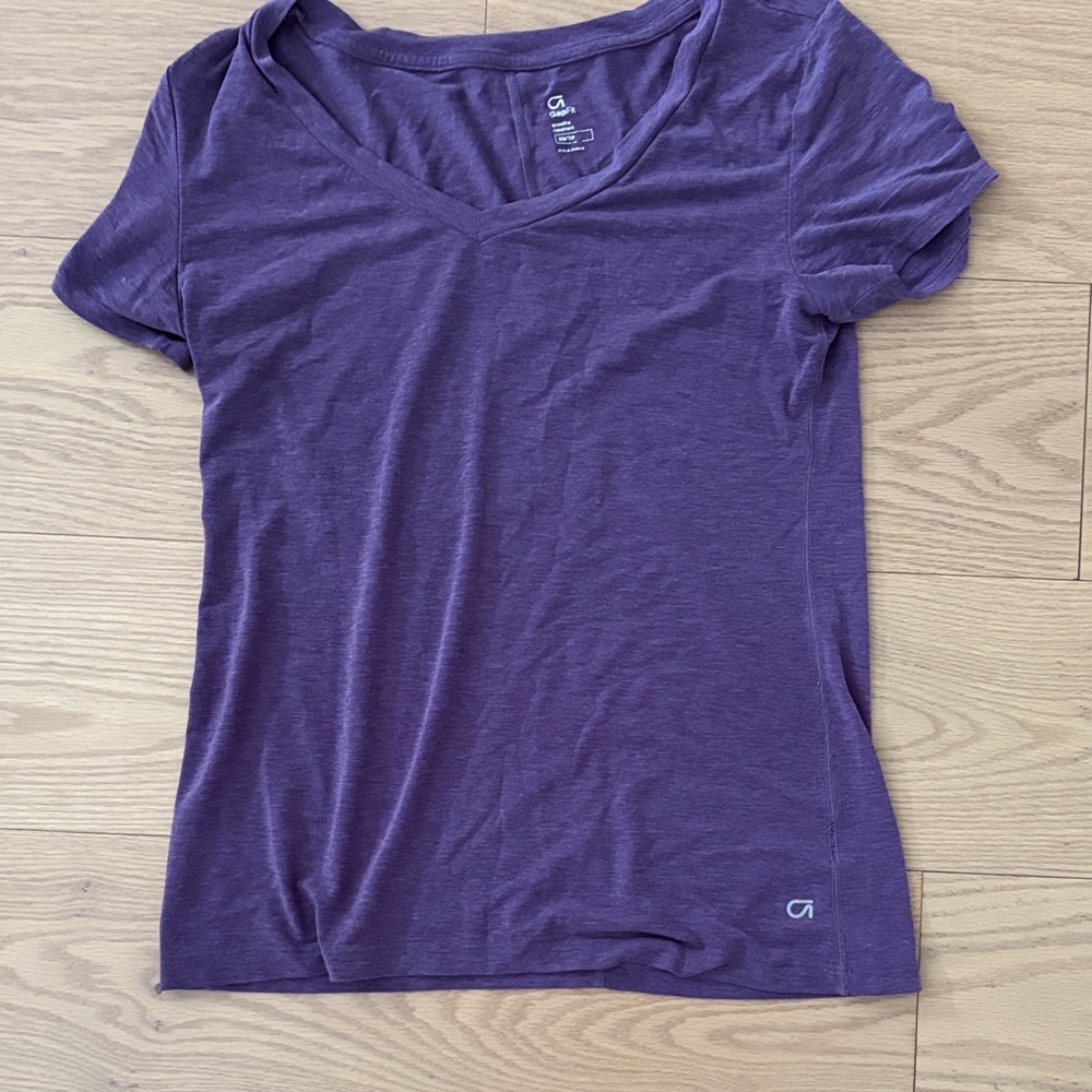 GAP Fit Deep Purple V-Neck Short Sleeve Tee